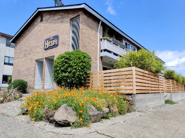 $2225.00 / 2br - 975ft2 - The Heidi Apartments63814789280897120