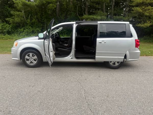 2012 DODGE GRAND CARAVAN SXT 140,000 MILLAS  3,999 - $3,999 (Taunton, Ma)63615566568705124