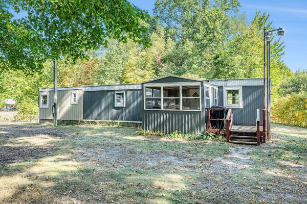 $120,000 3-bed mobile home 2 acres with possible LAND CONTRACT TERMS! (Nunica, MI)63882240058499120