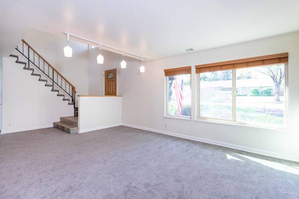 $2,600 / 4br - 1937ft2 - Casa de 4 dormitorios en West Redding - Fujiyama (Redding)63972529853571124