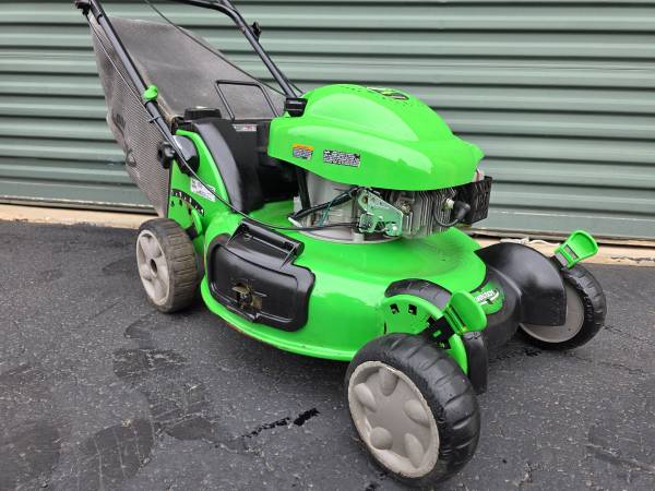 Lawn Boy RWD self propelled lawn mower with Tecumseh Engine 1