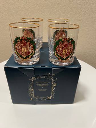 Pottery Barn Harry Potter Holiday Hogwarts Castle Tumbler Glasses 1