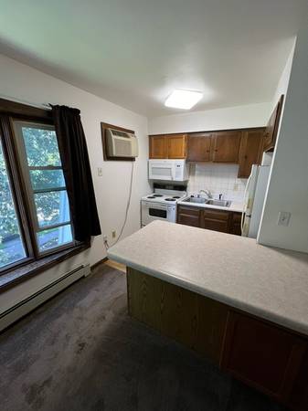 $790 / 1br - $790/month 1 BR w/water included (OSHKOSH)63845967021699122