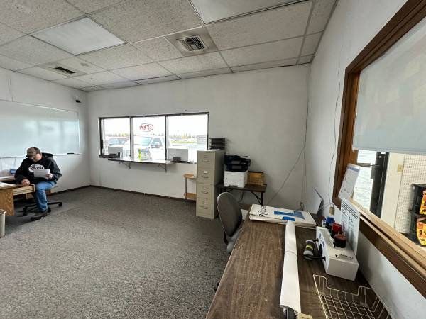 $12,000 / 15000ft2 - Storefront/Showroom/Warehouse on K-Beach Frontage for Lease (Soldotna)64163341820291124
