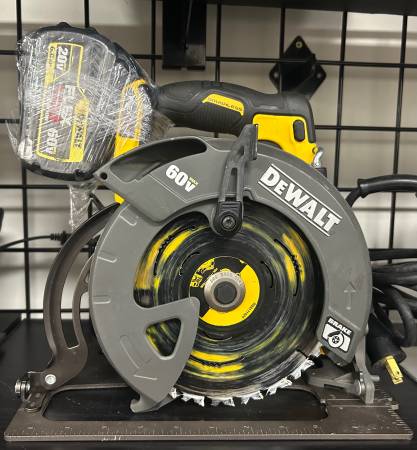 DEWALT CIRCULAR SAW DCS575 W/ 1 BATTERY AND CHARGER 1