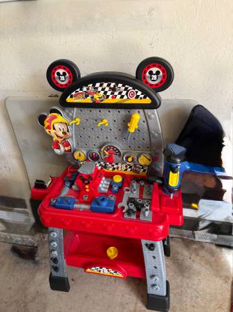 Mickey and the Roadster Pit Crew workbench 1
