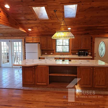 $1,595 / 1br - 1500ft2 - Check Out this Awesome Mountain Retreat in Powdersville!!  RARE FIND! (Powdersville)63661238748035123