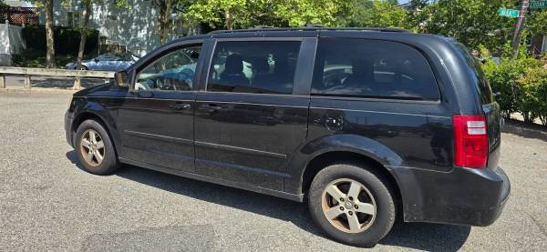 2010 DODGE GRAND CARAVAN  STOW AND GO AIRE ACONDICIONADO FRÍO 126k MILLAS - $2,500 (Staten Island)63614263566595123
