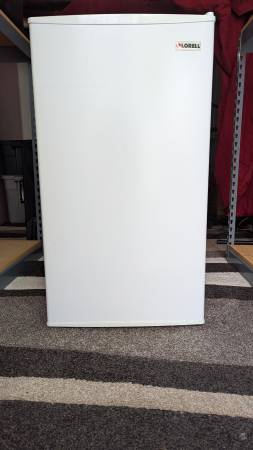 LORELL WHITE MINI FRIDGE 1