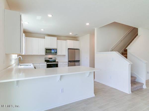 $2650.00 / 3br - 2089ft2 - Modern 2-Story Home with Open Floor Plan & Covered Patio – Middleburg64005271206275124