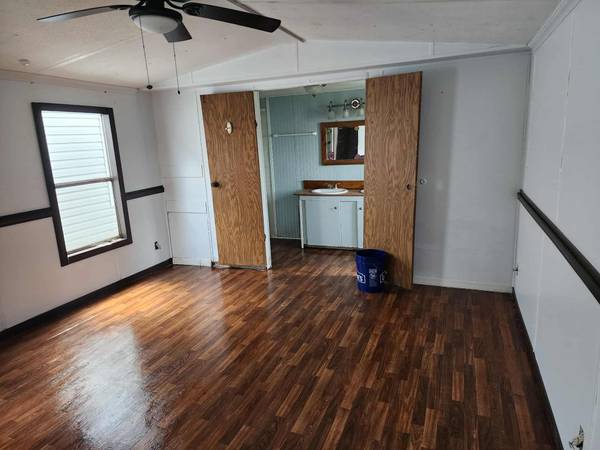 $25,500 / 2br - ****SINGLEWIDE WITH METAL ROOF WINDZONE 2, PLYWOOD FLOORS & FESH PAINT (Lake City)63823026415873124