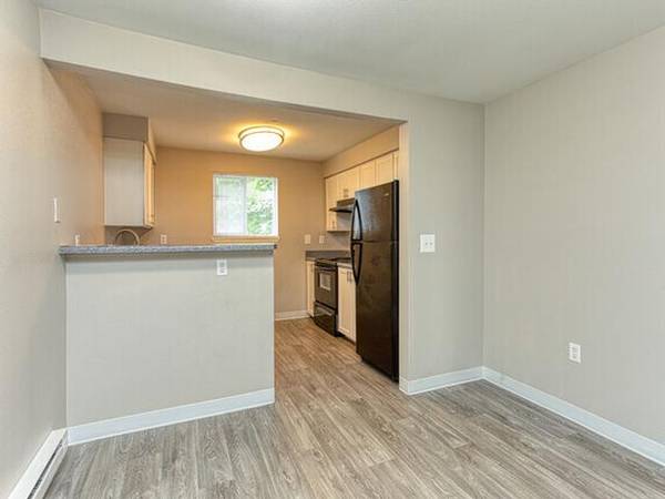 $1,598 / 2br - 963ft2 - Extra Storage, Playground, Outdoor Pool and Spa (Port Orchard)63850638514049122