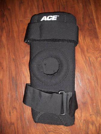 COMPRESSION KNEE BRACE 1