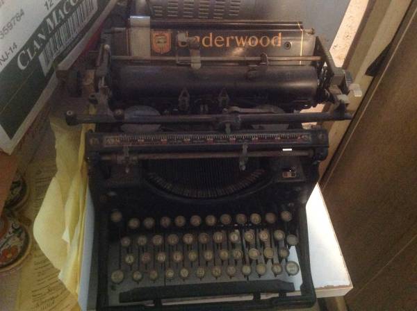 Underwood typewriter 1