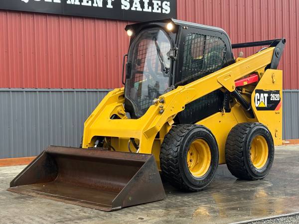 CAT 262D Closed Cab Skid Steer 1