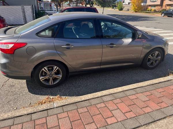 2014 Ford Focus SE sedán con pocas millas, estado impecable - $3.950 (bensonhurst brooklyn ny)63614590920835122