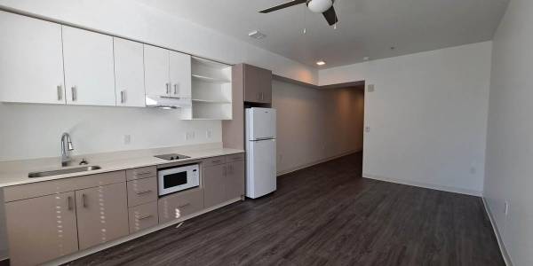 $975 / 260ft2 - ¡Ubicación imbatible! A una cuadra de los carritos de comida Cartopia (SE Portland/Broadway/Laurelhurst/Buckman)63831466566787124