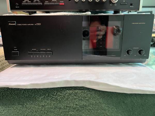 Sansui B-2101 Power amplifier 1
