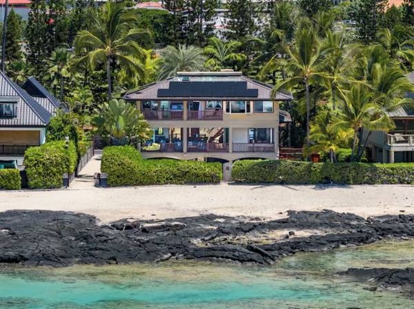 $11 / 4br - Luxury Beachfront Home w/ Pool, Spa, AC & Stunning Sunset Views at Mermaid Cove (Kailua Kona)63939663922435120