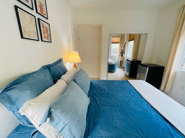 $1,000 / 135ft2 - Habitación amueblada con baño semiprivado (daly city)63867927603715121