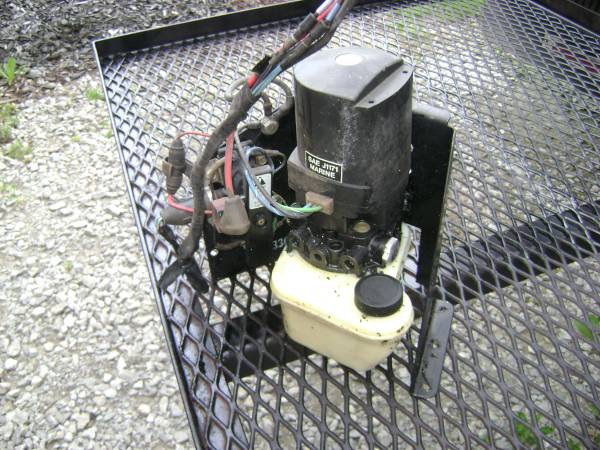 NEWER STYLE MERCRUISER LIFT PUMP 1