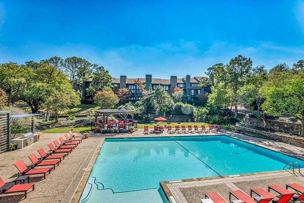 2/BD, Controlled Gated Access, Vaulted Ceilings 1