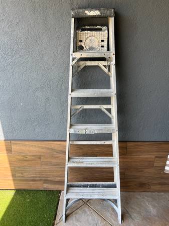 Escalera de aluminio Husky de 6 pies con estante para cubo - $45 (West Hills)63471471822339121