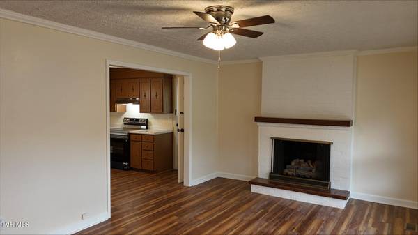 $1,100 / 2br - 1400ft2 - ONE LEVEL RANCH STYLE HOME (UNICOI)63836554739587123