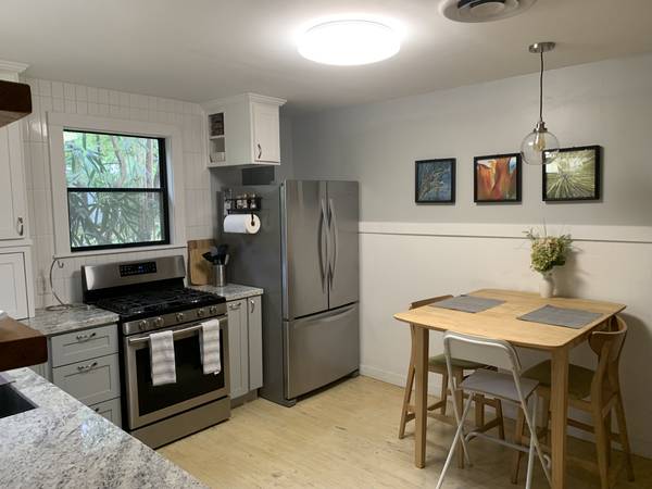 $1,800 / 2br - 950ft2 - Bike to KEESLER, casinos and beach! (downtown Biloxi)63762077276547123
