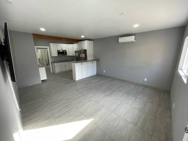 $2,000 / 1br - Private! 1bed 1 bath63701034724865123