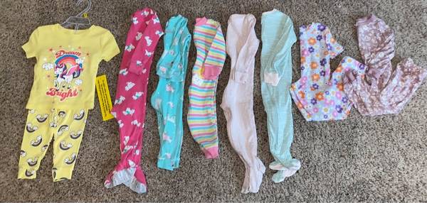 (8) Girls 12-Month Knit Pajamas 1