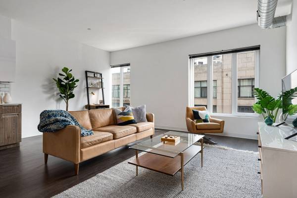 $2,014 / 1br - Luxury Logan Square 1 Bedroom with Fitness Center and In-Unit WD (Logan Square)63898858439042121