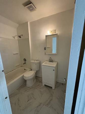 $1,100 / 2br - 884ft2 - Welcome Home to Peace and Possibility (Cleveland)63860362898433122