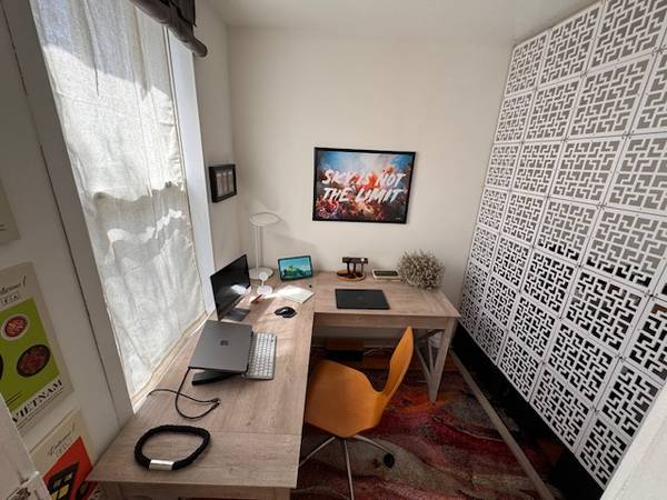 $2,350 / 2br - 140ft2 - Comfortable room right off the L with private workspace (Williamsburg)63874742828545121