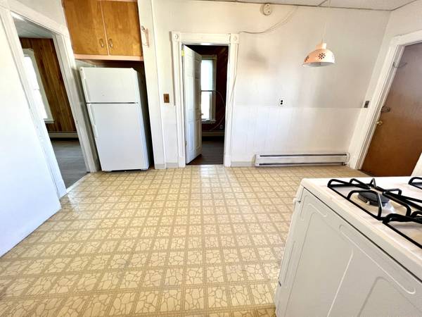 $2,700 / 3br - East Boston 3 dormitorios/1 baño | Sin mascotas | Cerca de la estación Maverick (East Boston)63614178556289122