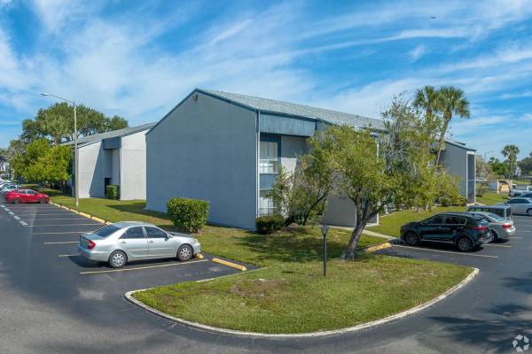 $1,785 / 2br - 1137ft2 - Easy Access to Freeways, Balcony or Patio, Play Area63976135394434124