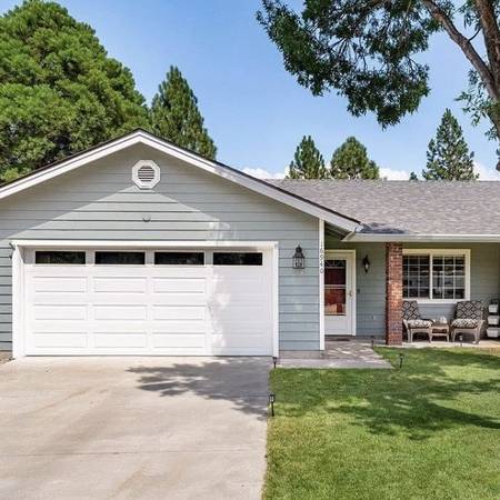 $2,000 / 3br - casa de 3 habitaciones y 2 baños (Lake Shastina, CA)63678184501251120