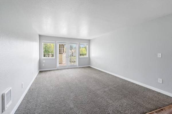 $1,695 / 2hab - 942ft2 - Área de comedor, lavadora/secadora, mantenimiento en el lugar (7875 SW Vlahos Dr, Wilsonville, OR)63831398407809122