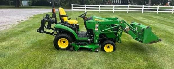 2015 John Deere 1025r 4x4 tractor loader mower 1