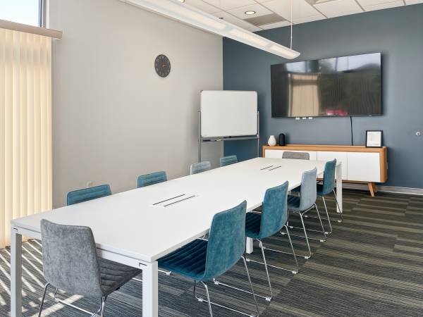 $179 Co-Working with Perks - Fast Wi-Fi, Coffee, Meeting Rooms $179 (St Cloud)63988649322370124