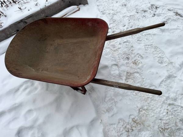 Wheelbarrow free 1