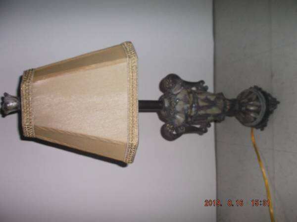 Luxurious antique lamp-$60 reduced to 50,40,29------- 1