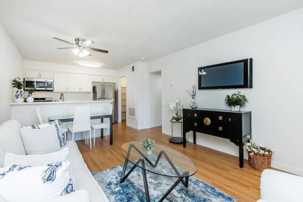 $2,479 / 2br - 860ft2 - Washer and Dryer in Home, Acres of Open Spaces, 2 Bed (18414 W. Jakes Way, Canyon Country, CA)63700996600321121
