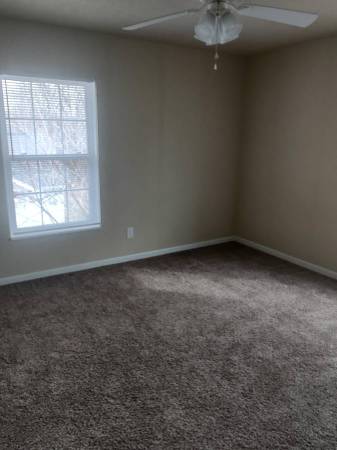 $1,295 / 2br - Welcome home to Locust Grove Apartments! (New Albany)64008828651905120
