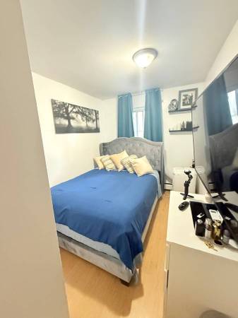 Large, Quiet Room, Great River View 1