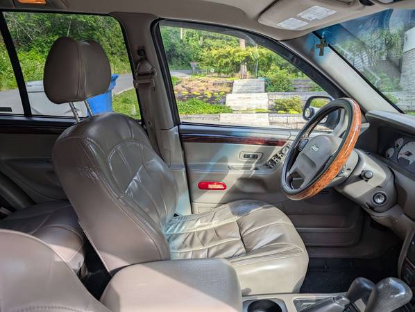 2001 Jeep grand cherokee limited edition v8 - $7,900 (Renton)63622964740099123