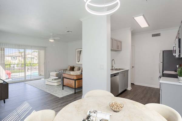 $2,088 / 1br - 820ft2 - RENOVATED 1BED1BATH WITH WASHER AND DRYER! CALL NOW (NORTH NATOMAS)63844736958595120