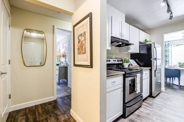 $2,898 / 2br - 930ft2 - Gestión en el lugar, estación de lavado y aseo para mascotas, 2 habitaciones 2 baños (1501 145th Pl SE, Bellevue, WA)63814711370243124