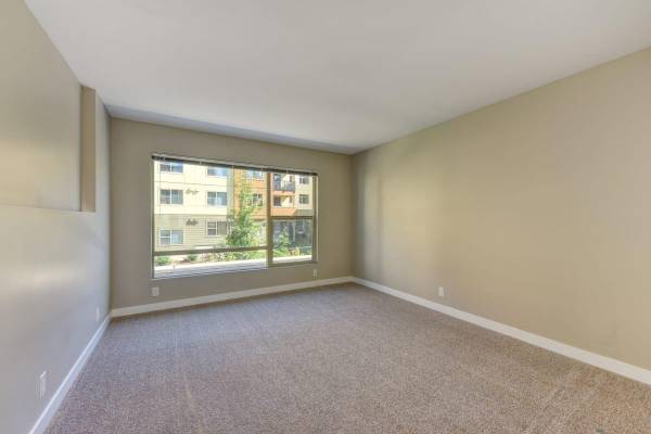 $2,507 / 1br - 744ft2 - Central Heat, State-of-the-art Fitness Center, Assigned Garage Parking (NE 8th Street)63850756167939121