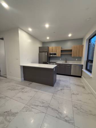 $2,699 / 2br - 1000ft2 - Stunning 2-Bedroom, 1-Bathroom Apartment in Prime Bed-Stuy Location! (Brooklyn)64033291268610120